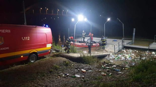 Misiune de salvare în Alba. Un băiat de 15 ani, căutat de pompieri după ce ar fi căzut în râul Mureș |  VIDEO