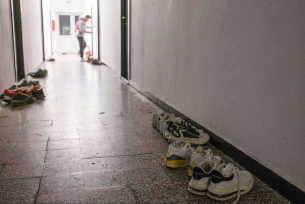 Moartea unui muncitor nepalez de 27 de ani. A devenit dependent de jocuri de noroc în România, țara cu sute de mii de dependenți români și zero programe pentru ei