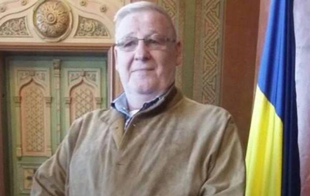 Medicul din Gorj care își consultă pacienții la lumina veiozei: „Nu avem alte soluții, când ne trezim cu facturi de sute și mii de lei”