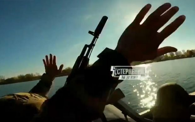 Soldații ruși se împușcă între ei, pe râul Nipru. Militarii dintr-o barcă sunt mitraliați de camarazii de pe mal | VIDEO