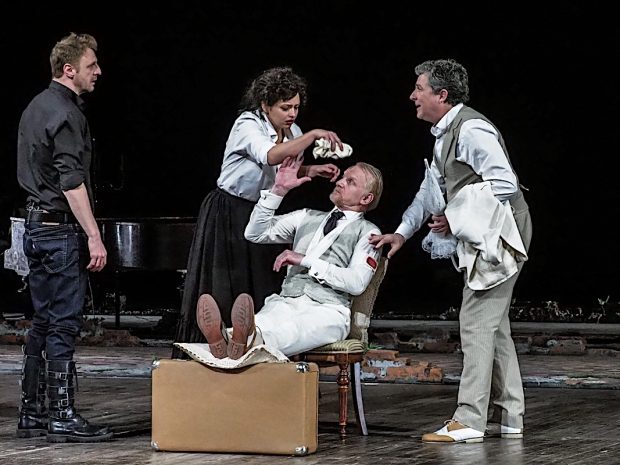 „Părinți și copii”, spectacol-eveniment pe scena mare a Teatrului Național din București, pe 18 și 19 noiembrie 2022