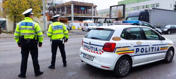 Un bărbat din Argeș care îşi agresa soţia i-a lovit și pe poliţiştii chemați să intervină. S-a ales cu dosar penal