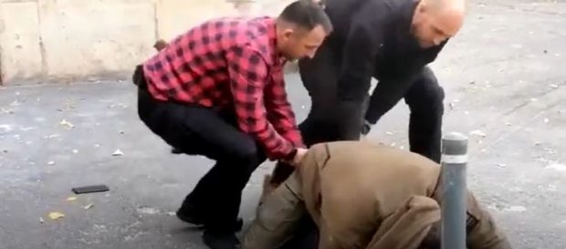 Doi polițiști îmbrăcați în civili, amenințați cu cuțitul de un bărbat, în centrul Bucureștiului. Ce a urmat