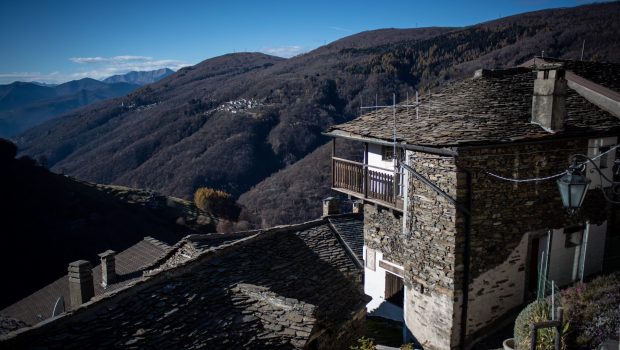 Un sat italian a cerut să se mute în Elveția, după ce autoritățile au desființat telecabina