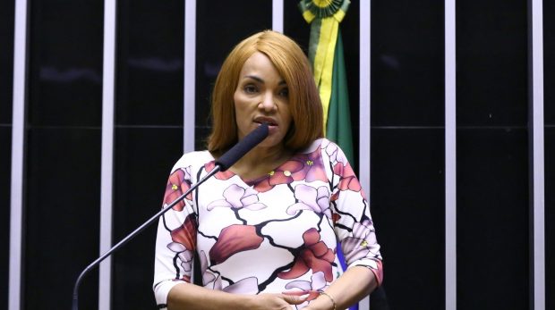 O deputată din Brazilia, mamă pentru 55 de copii, condamnată la 50 de ani de închisoare pentru uciderea soțului ei. Bărbatul a fost impușcat după un complot al familiei