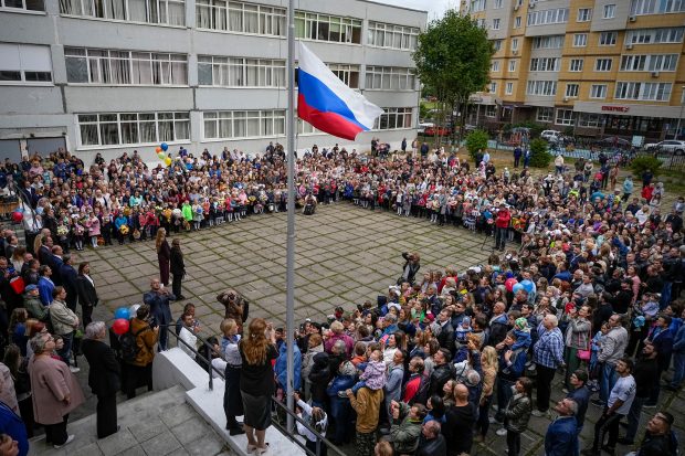 Elevă din Rusia, arestată pentru că a chiulit de la orele de educație patriotică