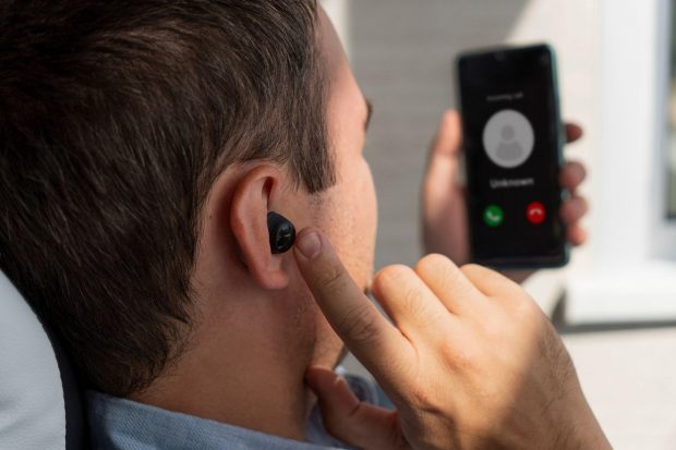 Telefoanele personale ale bancherilor care participă la calculul ROBOR au fost verificate de Consiliul Concurenței