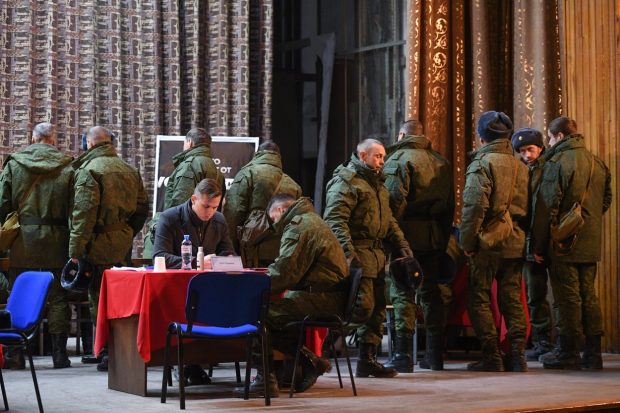 Un colonel rus, responsabil cu mobilizarea, a cerut mită unui comisar militar o mașină de spălat de peste 1.000 de dolari. Ce pedeapsă riscă