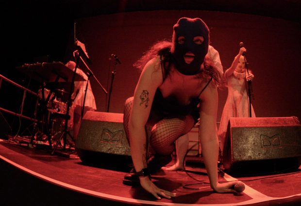 Lidera trupei Pussy Riot cere Occidentului să îl înfrunte pe „abuzatorul” Putin și evocă necesitatea unui proces pentru criminalii de război