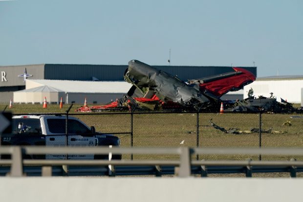 Două avioane s-au ciocnit în timpul unui spectacol aerian în Texas – VIDEO