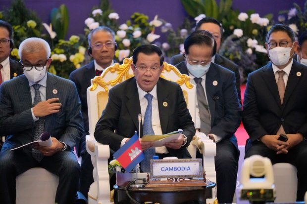 Premierul din Cambodgia, testat pozitiv la COVID-19 după ce a primit lideri din întreaga lume în cadrul summitului ASEAN