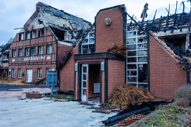 Un pompier a fost arestat în Germania, după ce ar fi incendiat un adăpost pentru refugiați ucraineni, apoi a ajutat la stingerea flăcărilor