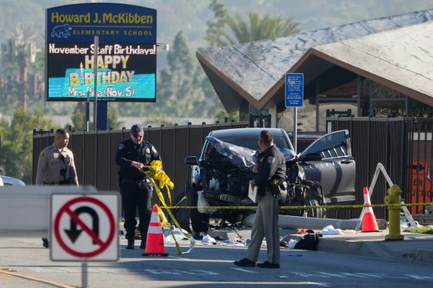 Cel puțin 25 de răniți la Los Angeles, după ce o mașină a intrat pe contrasens într-un grup de polițiști care se antrenau