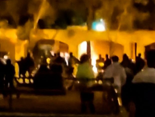 Casa fondatorului Republicii Islamice, fostul ayatollah iranian Ruhollah Khomeini, incendiată de protestari