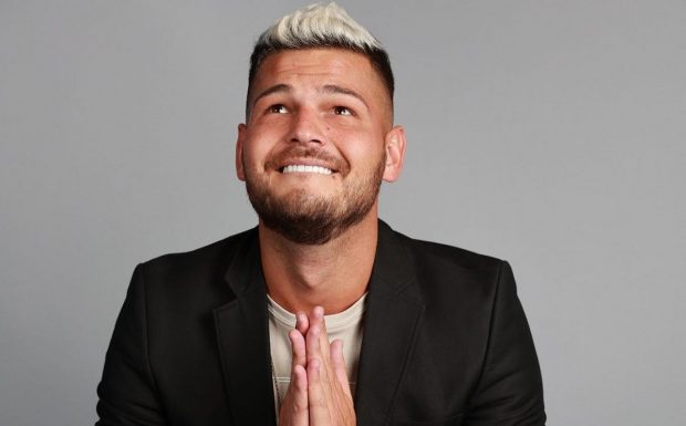 Imagine Stire Răzvan Botezatu, primele declarații despre căsătoria cu iubitul, după doi ani de relație: „Sper să îmi dea și mie inelul” | 2review.ro