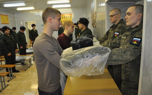 În Rusia a început recrutarea de toamnă. 120.000 de tineri sunt luați în armată, pentru stagiul militar obligatoriu