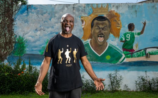 Camerunezul Roger Milla, cel mai vârstnic marcator din istoria Cupei Mondiale, coșmarul tricolorilor la turneul final din 1990: „Încă nu m-am retras. Tocmai am dat un gol”