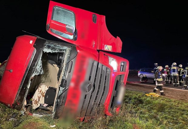 Un șofer român de TIR a salvat un coleg rămas încarcerat în cabină, în Germania: „E un miracol dacă oprește cineva să te ajute!”