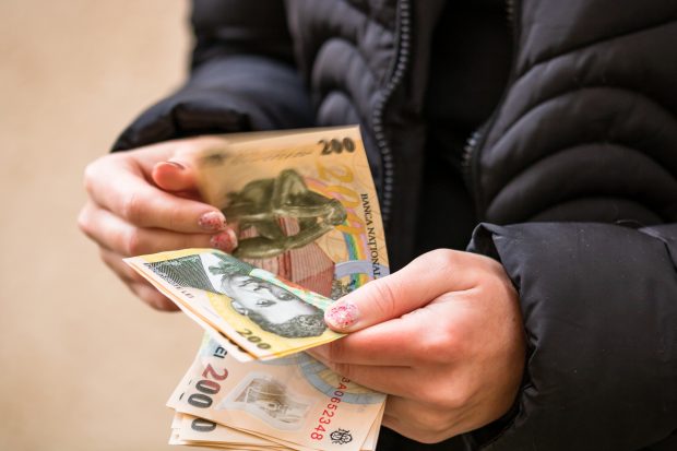 România riscă o criză monetară în 2023, conform băncii japoneze Nomura. Ce ar însemna asta pentru români și care sunt șansele să se producă