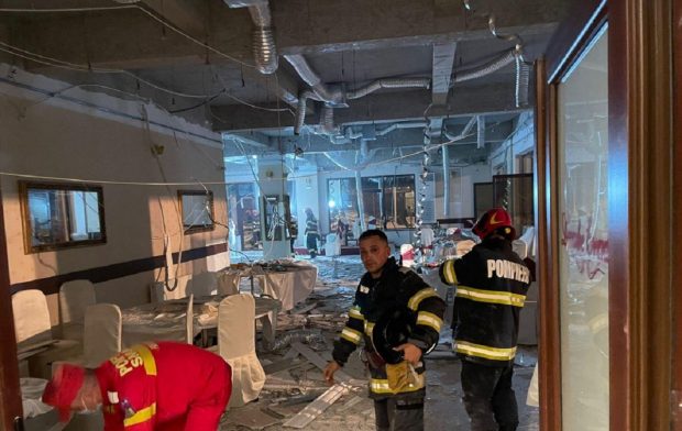 A căzut tavanul unui restaurant peste zeci de oameni care petreceau la o nuntă, în Brăila. Plan roșu de intervenție