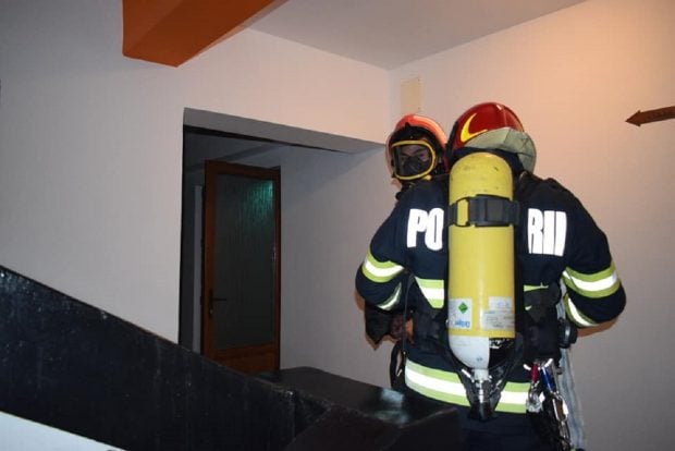 17 oaspeți care dormeau într-un hotel din Rm. Vâlcea, intoxicați cu insecticid, la 12 ore după deratizarea clădirii