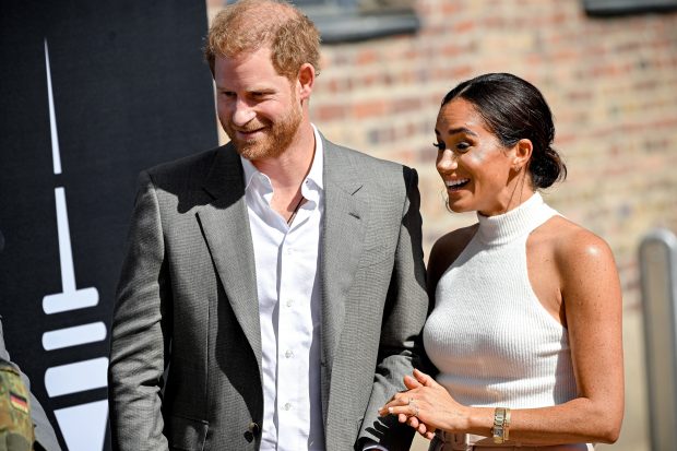 Netflix va lansa un documentar despre Harry și Meghan, într-un moment dificil pentru casa regală britanică