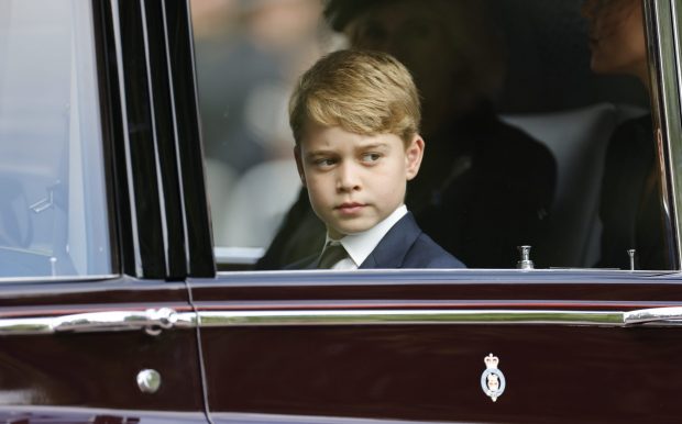 O imagine trucată cu prințul George, folosită de pentru a vinde macete de jucărie ale unei firme din China