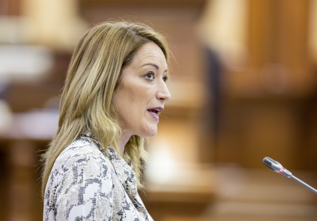 Roberta Metsola va susţine la ora 18:00 un discurs în Parlamentul României