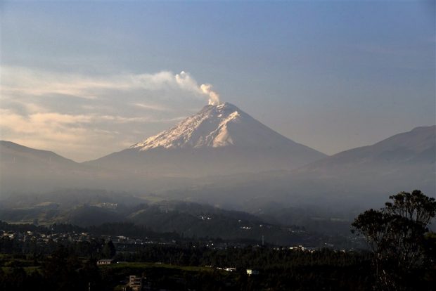 Unul dintre cei mai periculoși vulcani din lume a erupt în Ecuador, emanând nori de cenușă în atmosferă