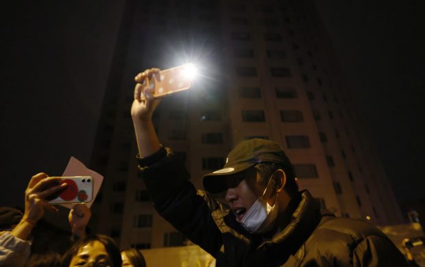Tehnologia modernă, folosită pentru a opri protestele din China: Protestatarii, identificați după semnalul telefonic