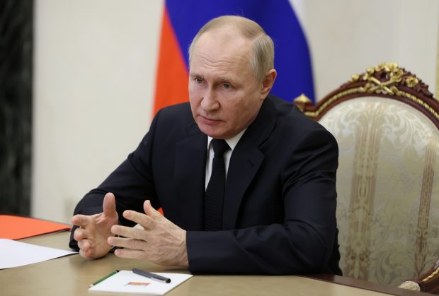 Putin a folosit în public cuvântul ”război” într-o discuție despre luptele din Ucraina. Un deputat rus cere urmărirea penală a liderului de la Kremlin