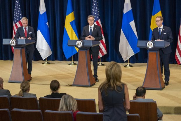 Blinken: SUA se aşteaptă ca Suedia şi Finlanda să se alăture „în curând” la NATO