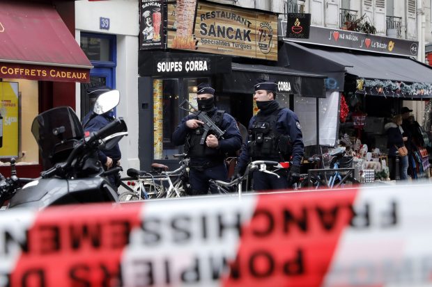 Autorul atacului din Paris, în care au murit trei kurzi, le-a spus anchetatorilor că are „o ură patologică față de străini”