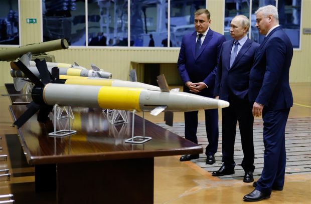 Putin solicită industriei ruse de apărare să crească ritmul livrărilor de arme și echipamente pentru războiul din Ucraina