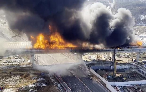5 morți și 37 de răniți, după ciocnirea dintre un camion și un autobuz într-un tunel, în Coreea de Sud. Accidentul a declanșat un incendiu uriaș