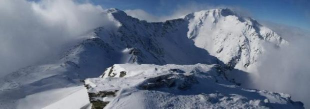 Patru ucraineni s-au rătăcit pe munte în Maramureș, după ce au intrat în România. Unul dintre ei, aflat în șoc hipotermic, a murit