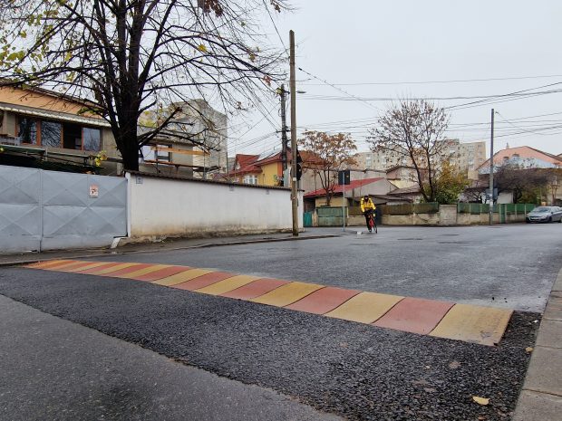 Una dintre intersecțiile prezentate de Libertatea ca puncte negre în traficul bucureștean, securizată: „Lucrare unică. E un început”