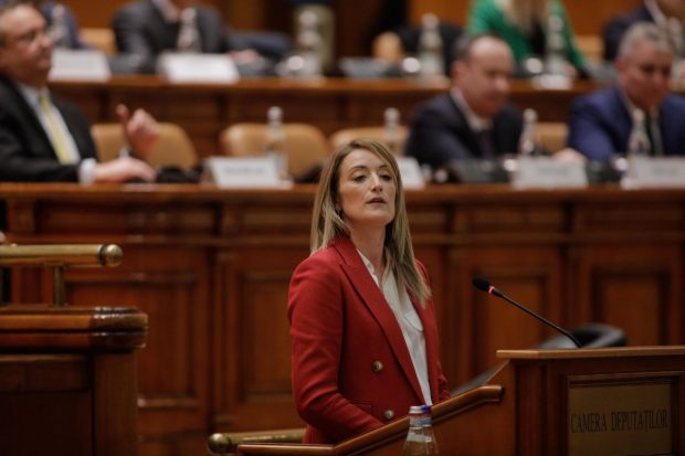 Roberta Metsola nu înțelege cum muncește continentul al cărui Parlament îl conduce: niciun angajat onest al unei firme din UE nu își trădează compania, așa cum fac deputații europeni