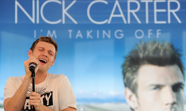 Nick Carter, de la Backstreet Boys, a fost acuzat de viol. Fapta ar fi avut loc în urmă cu 21 de ani