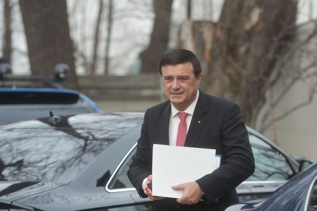 Mărturia unui înalt ofițer din MAI: Cum s-au mobilizat parlamentarii PSD să schimbe regimul armelor când Niculae Bădălău a rămas fără permisul de port armă