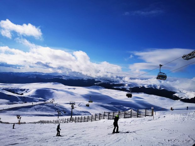 Noile tarife la gondola Sinaia: o zi de schi costă 230 de lei de persoană. „Felicitări, ați depășit Franța”