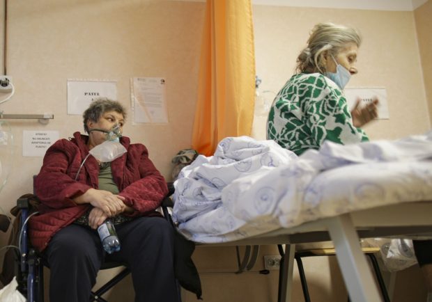 Explozie a infecțiilor respiratorii acute. Peste 140.000 de cazuri săptămâna trecută, record pentru decembrie în ultimii 10 ani