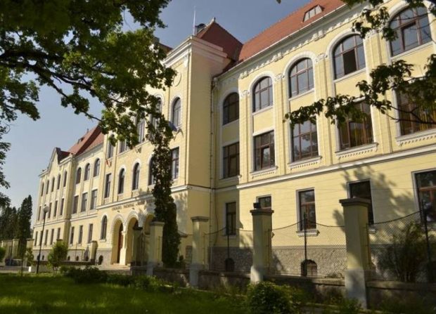 Directoarea liceului din Turda care a angajat un interlop pe funcția de profesor de matematică, demisă de inspectoratul școlar
