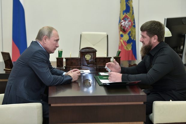 Reacția Kremlinului, după ce presa americană a scris că Vladimir Putin i-a ordonat liderului cecen Ramzan Kadîrov să-l lichideze pe Volodimir Zelenski, în primele zile ale invaziei