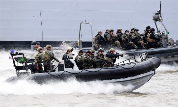 Forțele de comando britanice au desfășurat în Ucraina „operațiuni secrete și cu risc politic ridicat”, dezvăluie un înalt responsabil militar