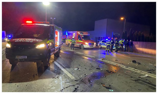 Microbuz implicat într-un accident, la Brașov. 9 persoane au fost rănite