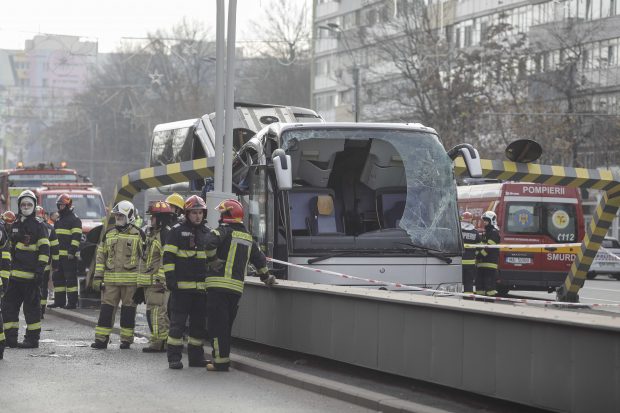 Trei turiști greci, internați în continuare, în urma accidentului de la intrarea în Pasajul Unirii. Care este starea lor