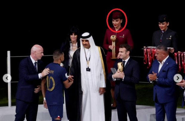 Cine e românca de la decernarea Cupei Mondiale din Qatar. A ținut în mână Balonul de Aur al lui Messi și a stat chiar în spatele președintelui Macron