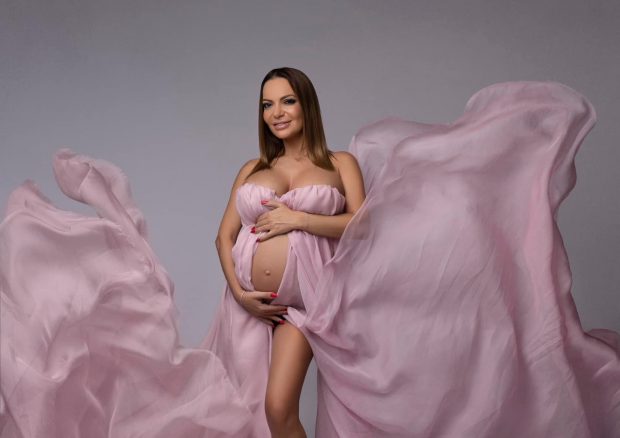 Andreea Antonescu, vizită surpriză în spital, după ce a născut: „Vă arăt ce a determinat să-mi crească tensiunea la 18”