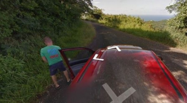 O imagine cu un șofer care își face nevoile pe un drum din Insulele Virgine Americane apare pe Google Maps: „A uitat să oprească înregistrarea”